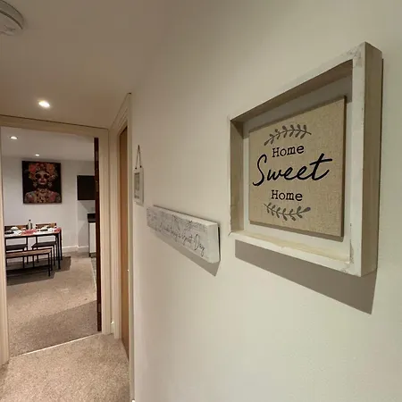 Havilah House- Stunning 2-Bed Apartment By The Beach And Swansea Marina Exterior photo